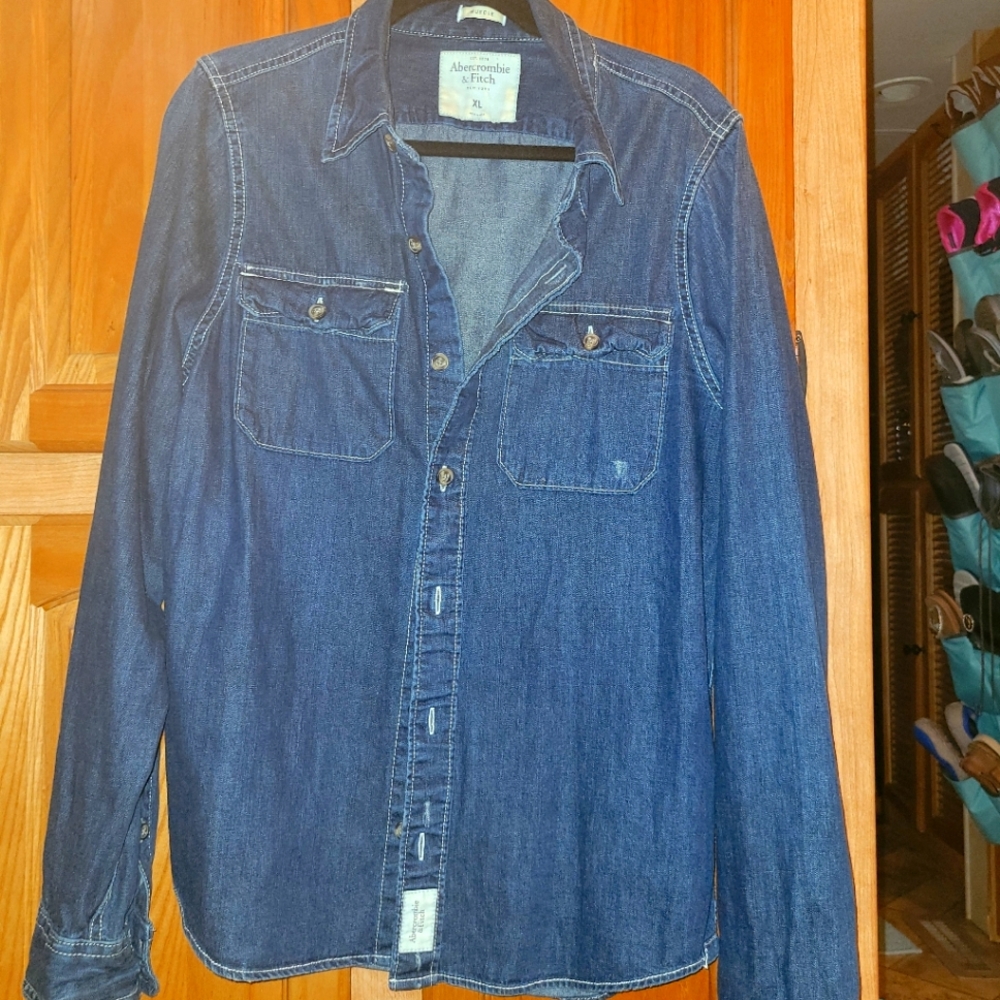 Abercombie Men's shirt